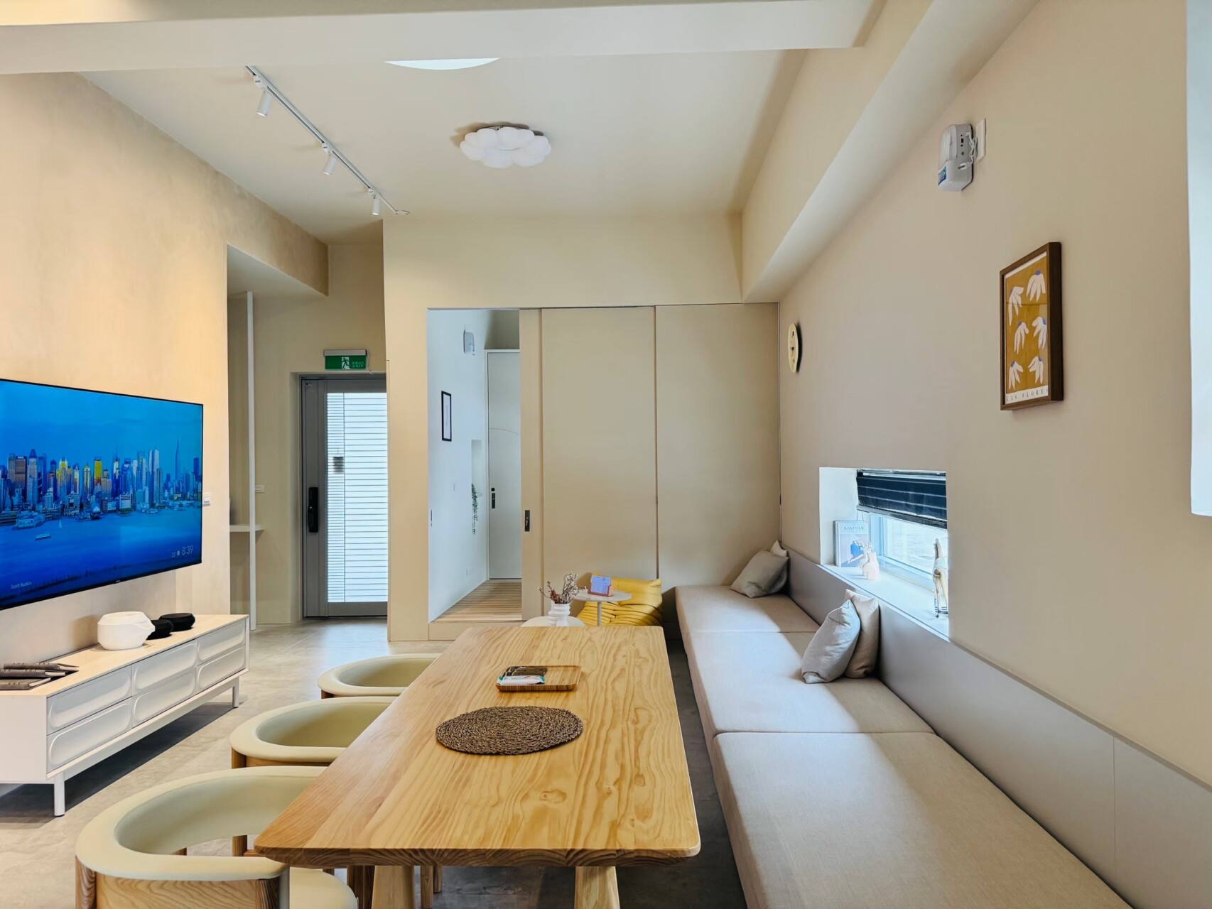 wanna-nest-in-ali-homestay-villa-family-dining-table