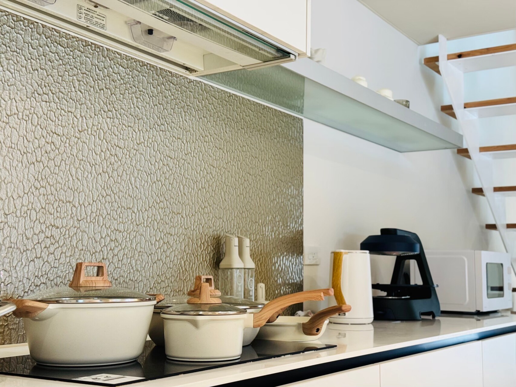 wanna-nest-in-ali-homestay-villa-kitchen (1)